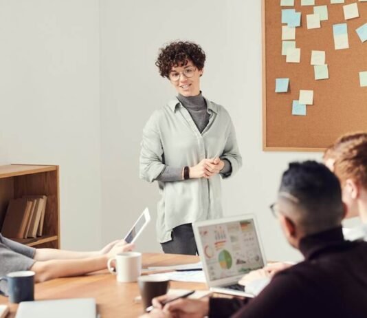 Using Employee Performance Reviews to Align Individual and Company Goals Using Employee Performance Reviews to Align Individual and Company Goals
