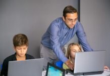 Developing Digital Leadership Skills in Education Developing Digital Leadership Skills in Education