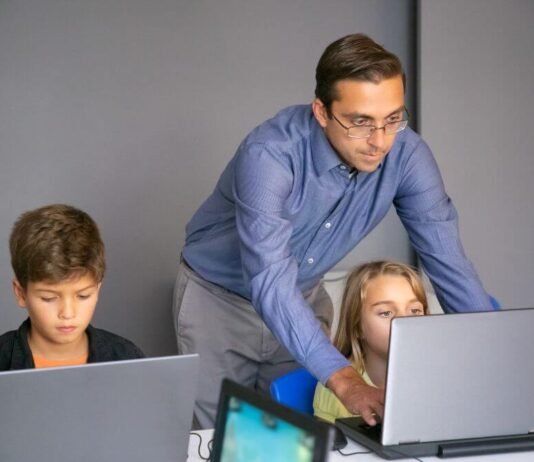 Developing Digital Leadership Skills in Education Developing Digital Leadership Skills in Education
