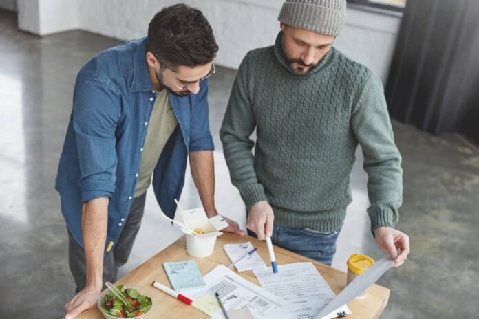 How Canadians Can Build A Low-Maintenance Investing Plan In 2026